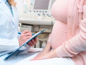 胚胎停育都是有前兆的，如果有这些症状要及时就医，保胎还来得及